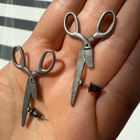 Retro Scissor Stud Earrings – Edgy Statement Jewelry - Picture 6 of 14